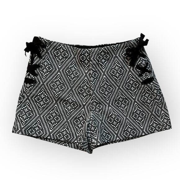 GAP Pants - GAP Women's Black & White High Waist Side Lace Woven Jacquard Print Shorts Sz 8